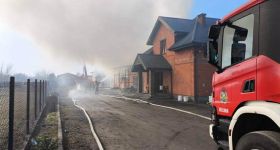 Pożar stolarni pod Warszawą. Strażacy wciąż działają na miejscu
