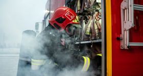 Zielonka: ogień strawił budynek gospodarczy pełen książek i makulatury