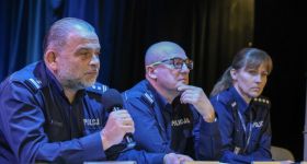 Dla bezpieczeństwa uczniów wzmożono patrole policji przed szkołami