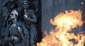 Państwowe obchody 83. rocznicy powstania w getcie warszawskim: Warszawa oddaje hołd bohaterom