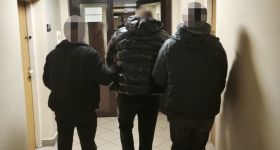 32-latek poszukiwany listem gończym zatrzymany. Próbował ukryć się przed policjantami w szafie