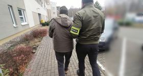 80-latek potrącił pieszego i uciekł