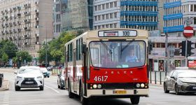 Podróż w czasie po Warszawie. Zabytkowe autobusy wyjadą na ulice w rocznicę zajezdni Chełmska