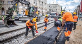 Półmetek remontów torowych w stolicy: tramwaje wracają na Ochotę, Wolę i Muranów