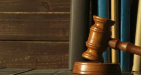 29 osób oskarżonych w sprawie Collegium Humanum. Prokuratura ujawnia szeroki proceder korupcyjny i fałszowania dokumentów