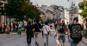 Weekendowy deptak na Krakowskim Przedmieściu pozostaje do dyspozycji mieszkańców i turystów przez cały wrzesień