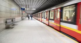Wypadek z rurą na stacji metra Młociny