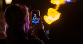 Słynny napis „Warszawa” powrócił na stałe w okolice Placu Zamkowego