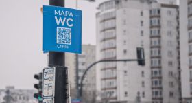 Którędy do toalety? Warszawa wprowadza prosty system informacji o publicznych WC
