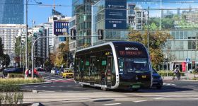 Futurystyczny autobus testowany na warszawskich ulicach