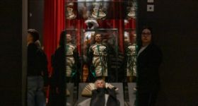 Czarny karnawał w Muzeum Narodowym: groteska, maskarada i refleksja nad życiem