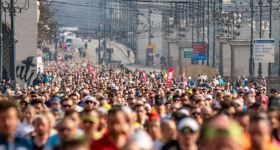 Warszawa pobiegnie rekordowo. 33 tys. biegaczy na starcie Półmaratonu i Biegu na Piątkę