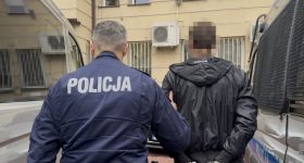 20-latek tymczasowo aresztowany po tym, jak groził 13-latkowi pobiciem pałką teleskopową