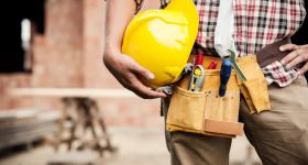 Masz firmę budowlaną? Zobacz, kiedy wynajem maszyn naprawdę się opłaca