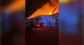 Pożar hali pod Warszawą. Ponad 250 strażaków w akcji, jeden ranny