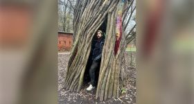 „Chciałem pokazać, że to nie drewniany złom” – wywiad o rzeźbie „Wierzbie” z Janem Sajdakiem