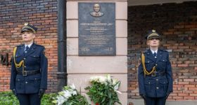 Warszawa upamiętniła Jerzego Mindziukiewicza „Jura”. Odsłonięto tablicę pamiątkową