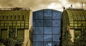 Reklama hotelu zamiast miejsca w akademiku - jak wygląda kryzys mieszkaniowy warszawskich studentów?
