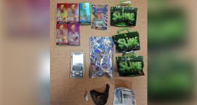 Narkotyki w mieszkaniu na Bielanach. 22-latek zatrzymany przez policję