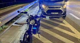 Motocyklista w klapkach i bez kasku zatrzymany na Grochowskiej. Nie miał prawa jazdy