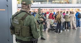 „Bomba” na czole pasażerki na Lotnisku Chopina. Pilna interwencja Straży Granicznej