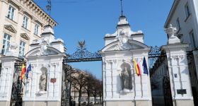 Z bramy Uniwersytetu Warszawskiego zniknął orzeł. Co się z nim stało?