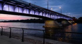 Świetlna metamorfoza stolicy: Nowe iluminacje zimowe i technologiczna rewolucja na moście Śląsko-Dąbrowskim