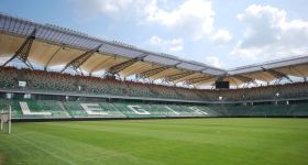 Piłkarskie emocje i zmiany w organizacji ruchu: Legia Warszawa podejmuje Koronę Kielce