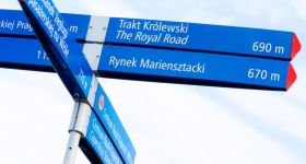 30 lat Miejskiego Systemu Informacji w Warszawie: jak niebieskie tablice uporządkowały stołeczną przestrzeń