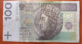 Mężczyzna próbował zapłacić fałszywą „setką” - 47-latek zatrzymany w Markach