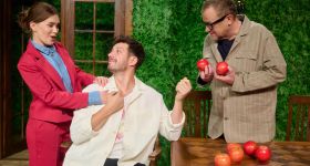 Rodzinne sekrety na scenie Teatru Capitol. Gwiazdorska obsada w nowym spektaklu "Pół żartem..."