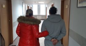 Policja zatrzymała dwóch oszustów podszywających się pod hydraulików