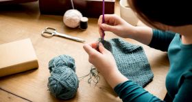 Warsztaty z szydełkowania i upcyklingu na Pradze-Południe