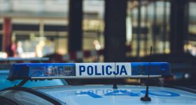 „Krwawy piątek” w Warszawie. Sześciu nieletnich zatrzymanych. Policja patroluje okolice szkół