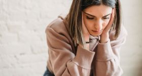 Lęk społeczny u dzieci i młodzieży – objawy, które łatwo przeoczyć