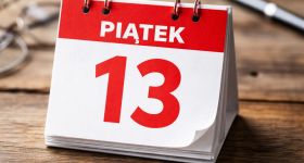 Piątek trzynastego. Dzień, w którym przesądy wychodzą na spacer
