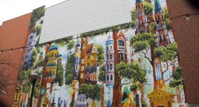 Nowy barwny mural zdobi budynek na Pradze- Północ