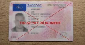 Fałszywe dokumenty w urzędzie na Bielanach. 28-latek usłyszał zarzuty