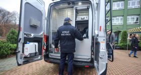 Straż Miejska rusza do walki ze smogiem - na ulice wyjechał nowy, elektryczny smogowóz