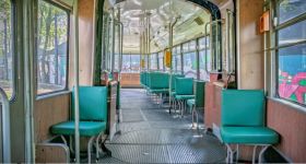 Zabytkowe tramwaje z Krakowa i Poznania pojawią się w Warszawie. Wakacyjna atrakcja na stołecznych torach